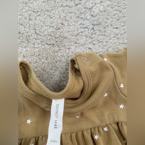 Quincy Mae Size 0-3 Months Golden Star Dress and Cloud Sun Bummies Shorts - Picture 3 of 7
